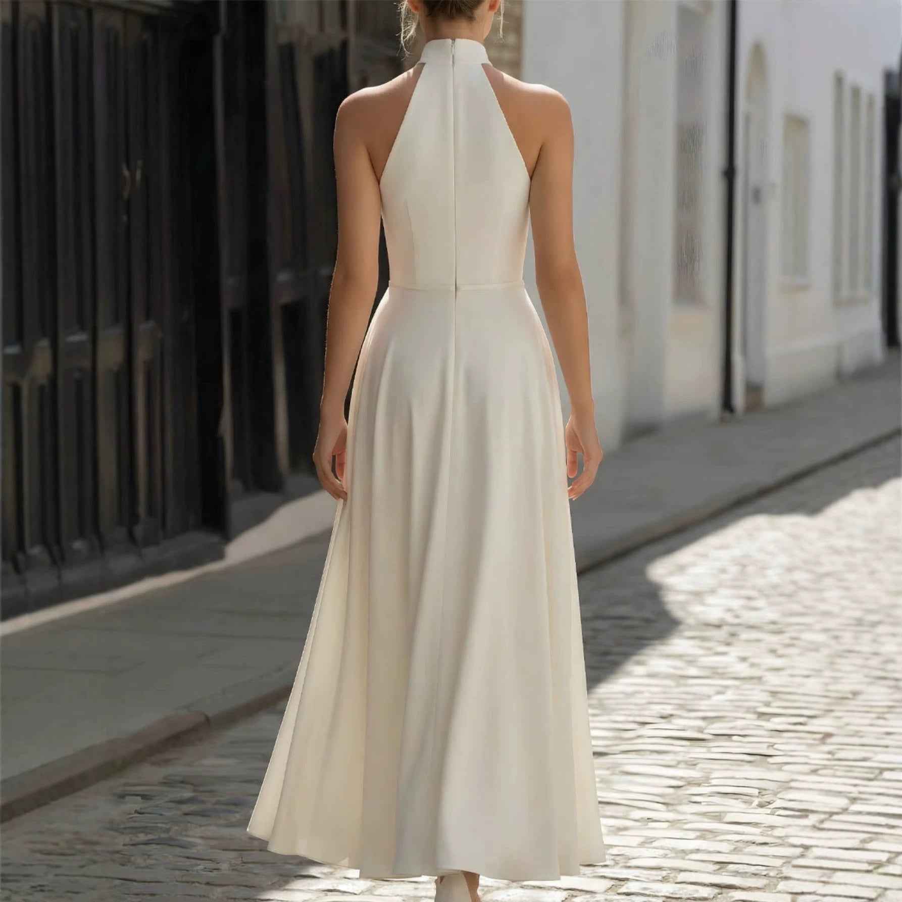 Elegant Waist-cinching Halter-fit Evening Gown